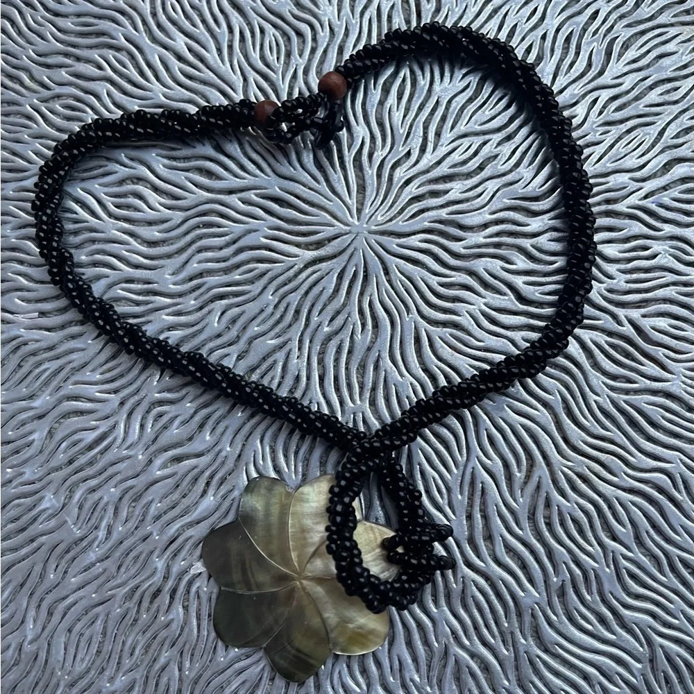 New Hawaiian hibiscus Black Beaded Necklace
